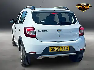 Used 2015 Dacia Sandero Stepway Ambiance Glacier White - Interior and Exterior details 3