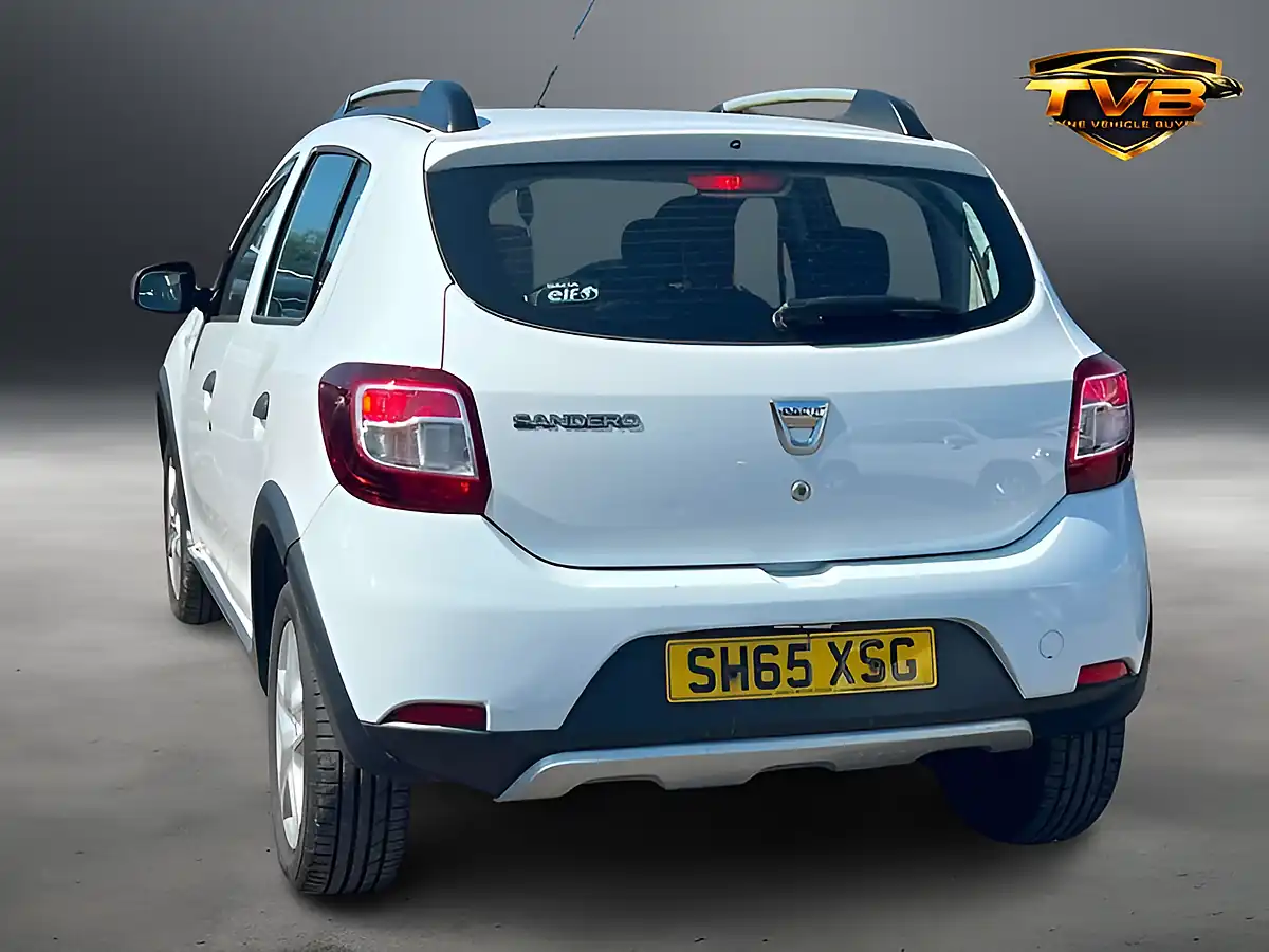 Used 2015 Dacia Sandero Stepway Ambiance Glacier White - Interior and Exterior details 3