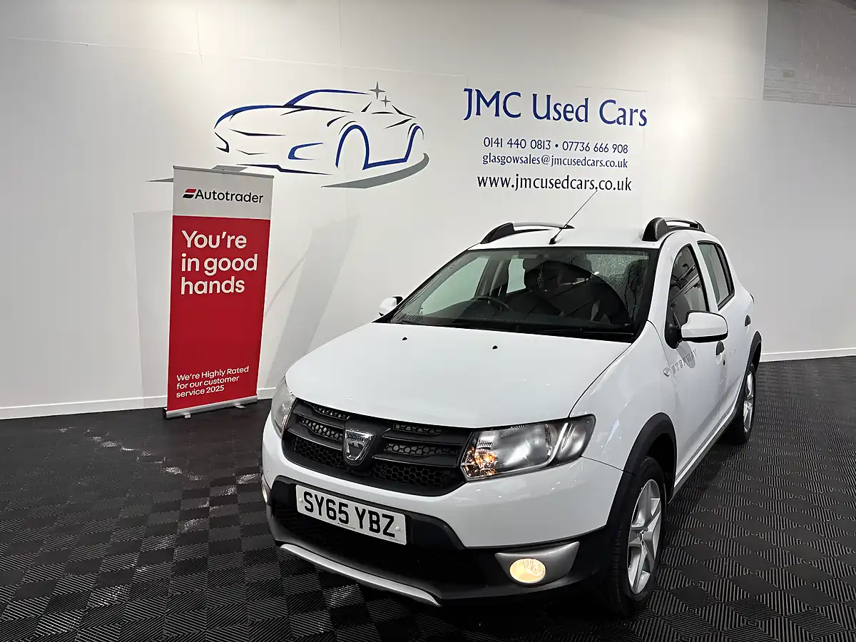 Used 2015 Dacia Sandero Stepway Ambiance Glacier White - Front View