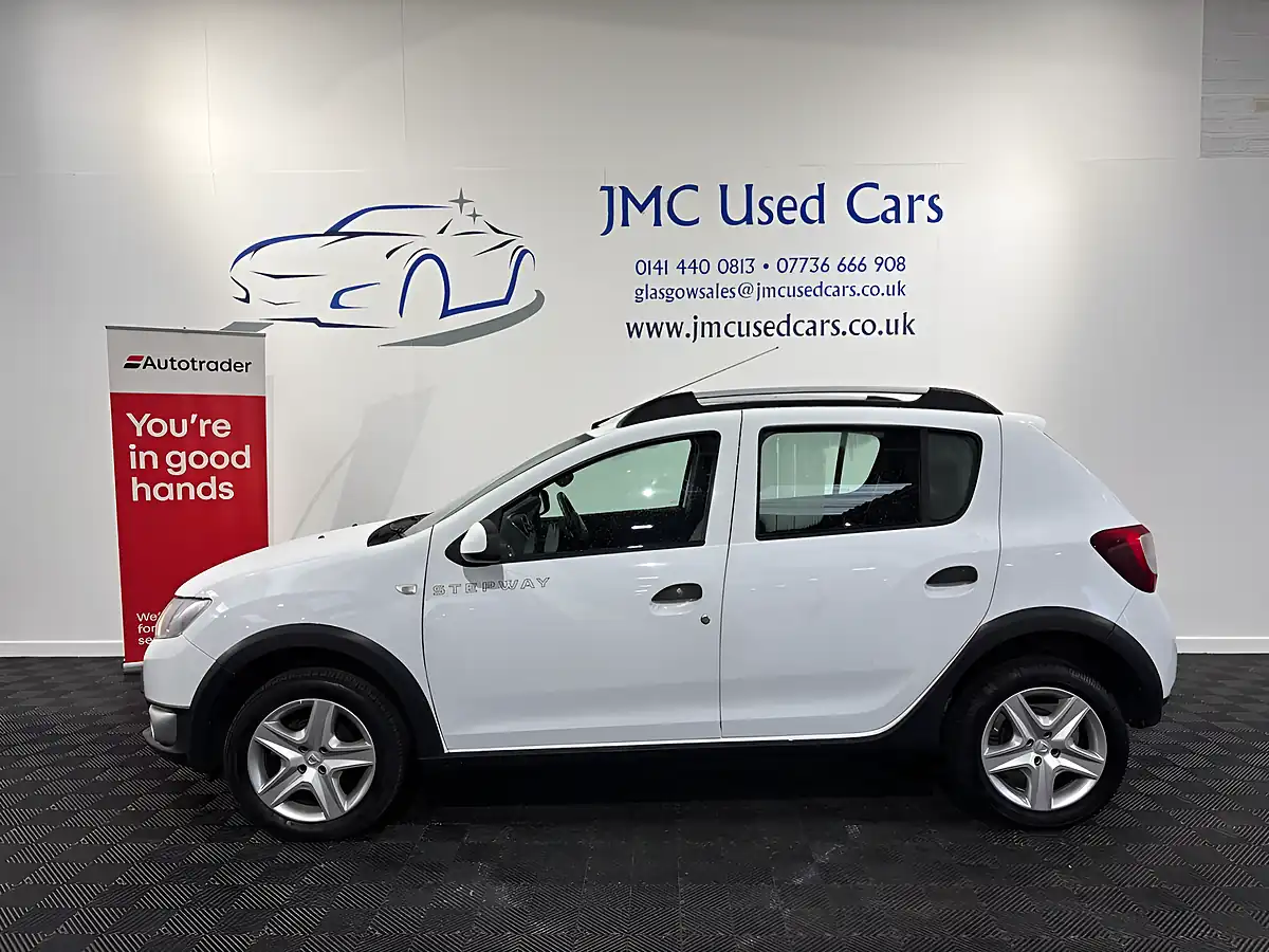 Used 2015 Dacia Sandero Stepway Ambiance Glacier White - Interior and Exterior details 10