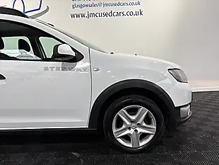 Used 2015 Dacia Sandero Stepway Ambiance Glacier White - Interior and Exterior details 12