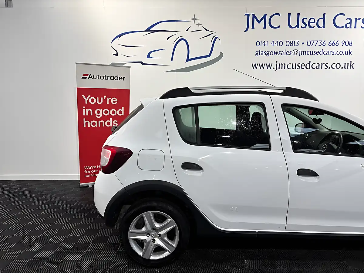 Used 2015 Dacia Sandero Stepway Ambiance Glacier White - Interior and Exterior details 14
