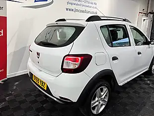 Used 2015 Dacia Sandero Stepway Ambiance Glacier White - Interior and Exterior details 16