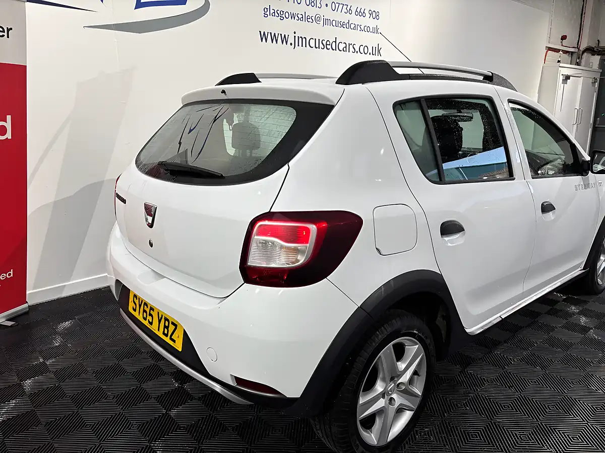 Used 2015 Dacia Sandero Stepway Ambiance Glacier White - Interior and Exterior details 16