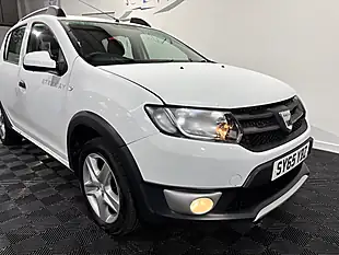 Used 2015 Dacia Sandero Stepway Ambiance Glacier White - Interior and Exterior details 18