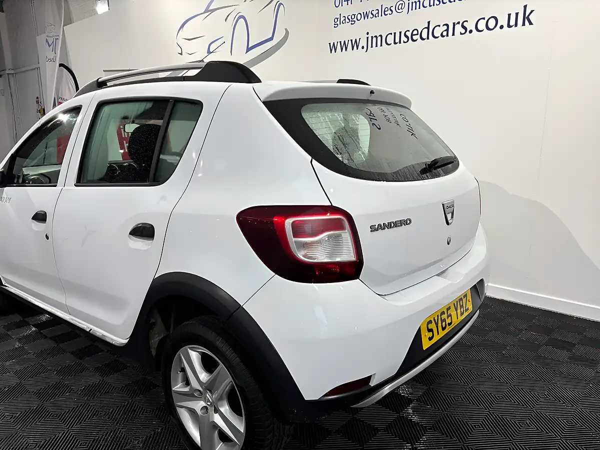 Used 2015 Dacia Sandero Stepway Ambiance Glacier White - Interior and Exterior details 2