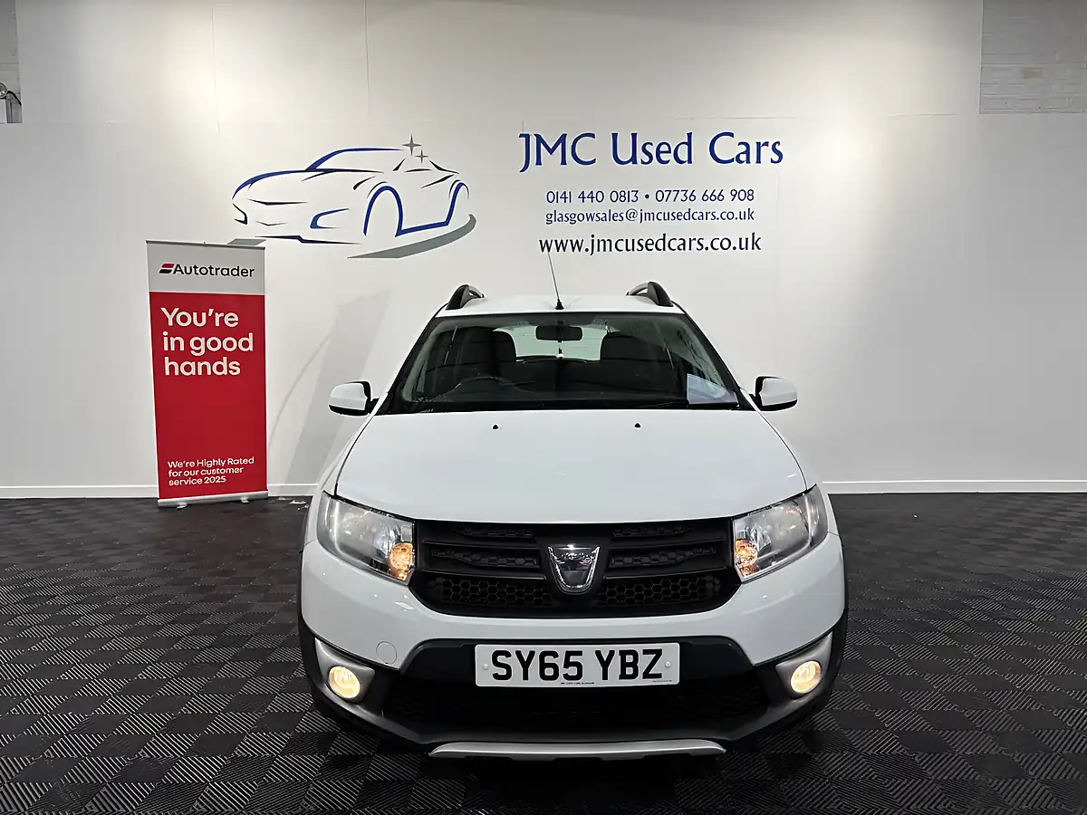 Used 2015 Dacia Sandero Stepway Ambiance Glacier White - Interior and Exterior details 3