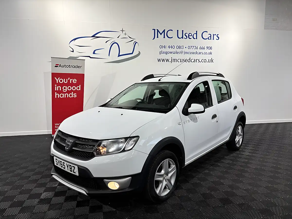Used 2015 Dacia Sandero Stepway Ambiance Glacier White - Interior and Exterior details 4