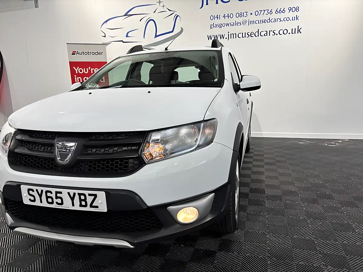Used 2015 Dacia Sandero Stepway Ambiance Glacier White - Interior and Exterior details 5