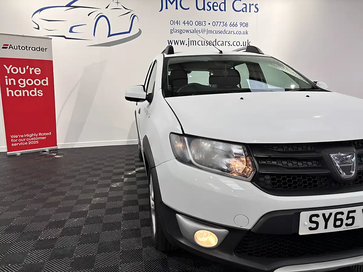 Used 2015 Dacia Sandero Stepway Ambiance Glacier White - Interior and Exterior details 7