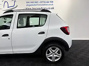 Used 2015 Dacia Sandero Stepway Ambiance Glacier White - Interior and Exterior details 8