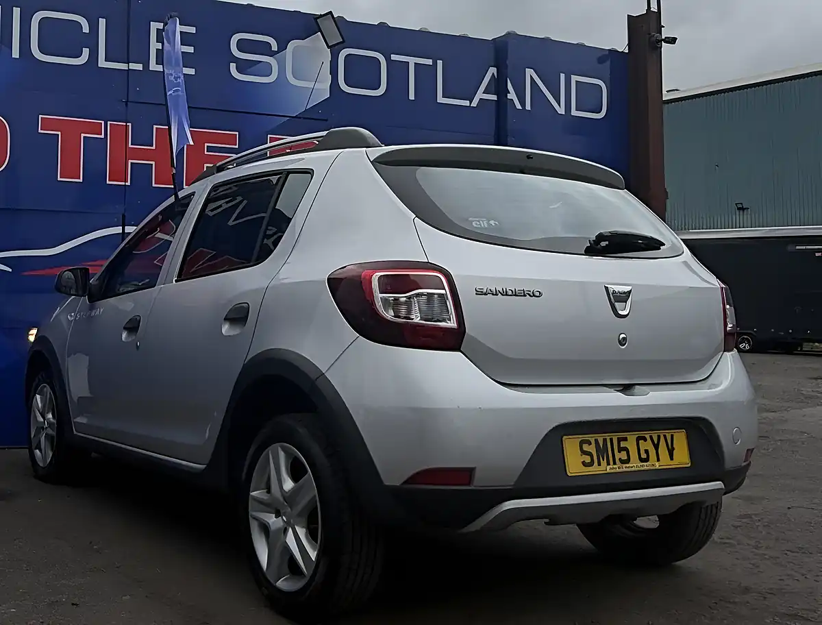 Used 2015 Dacia Sandero Stepway Ambiance Silver - Interior and Exterior details 10