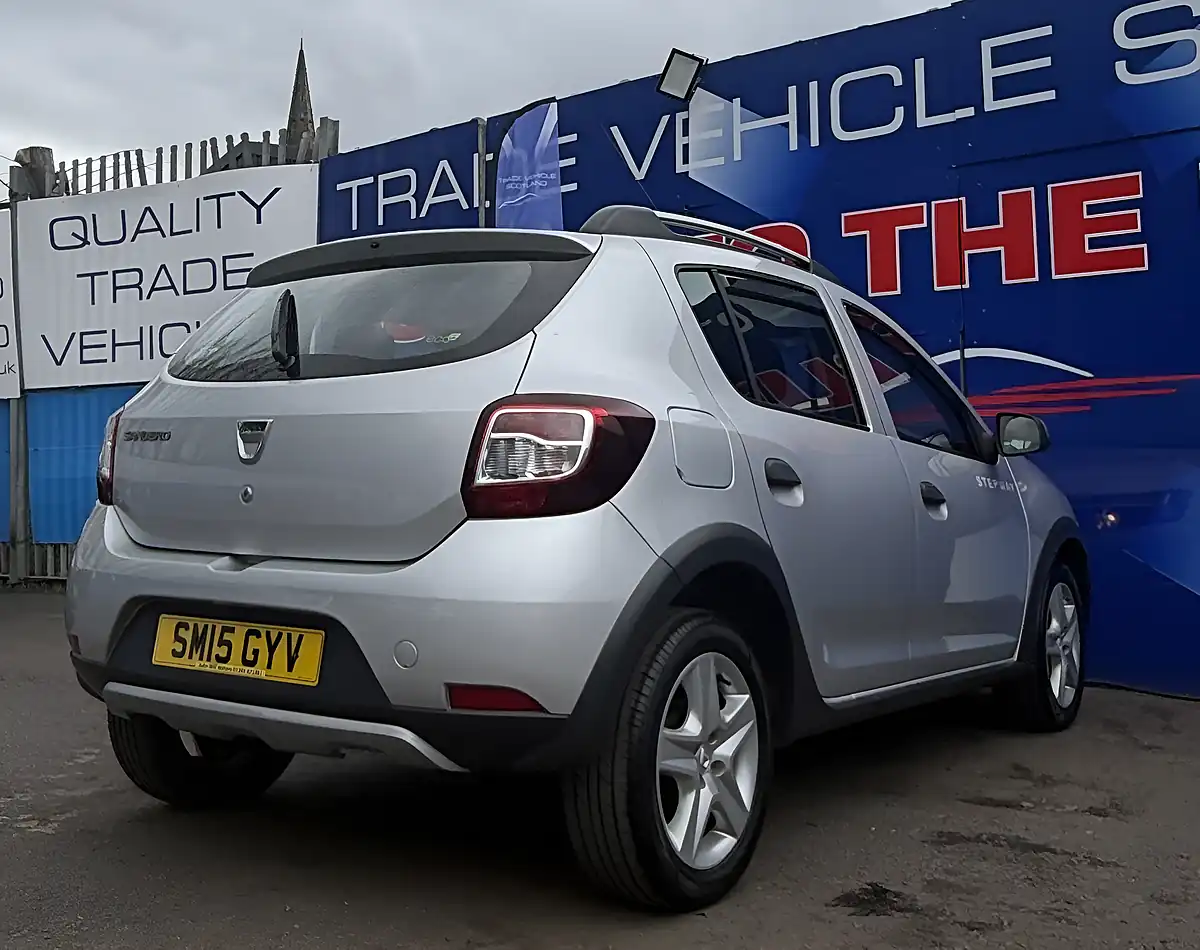 Used 2015 Dacia Sandero Stepway Ambiance Silver - Interior and Exterior details 4