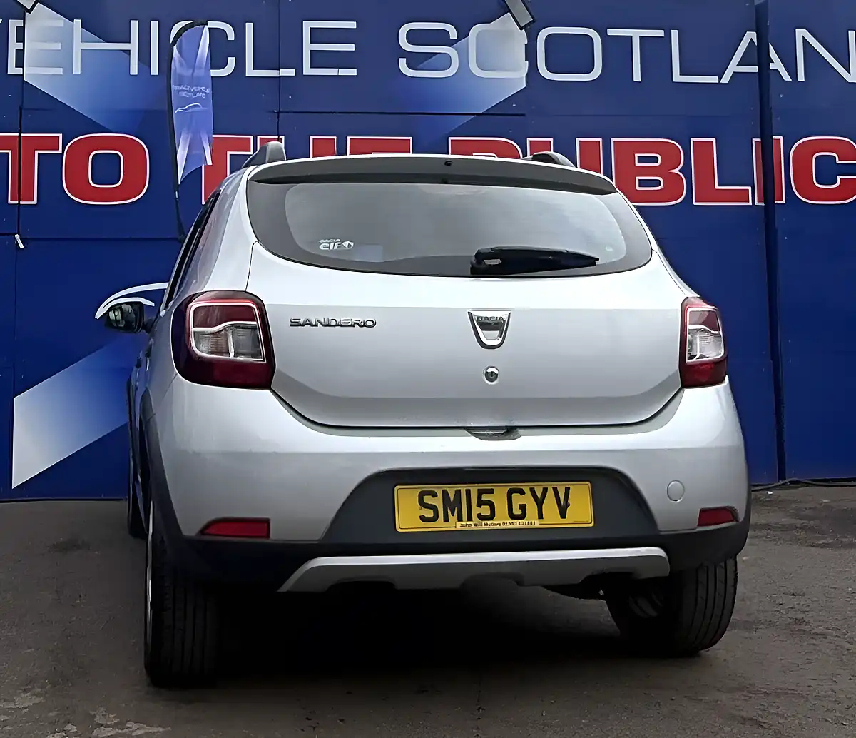 Used 2015 Dacia Sandero Stepway Ambiance Silver - Interior and Exterior details 9