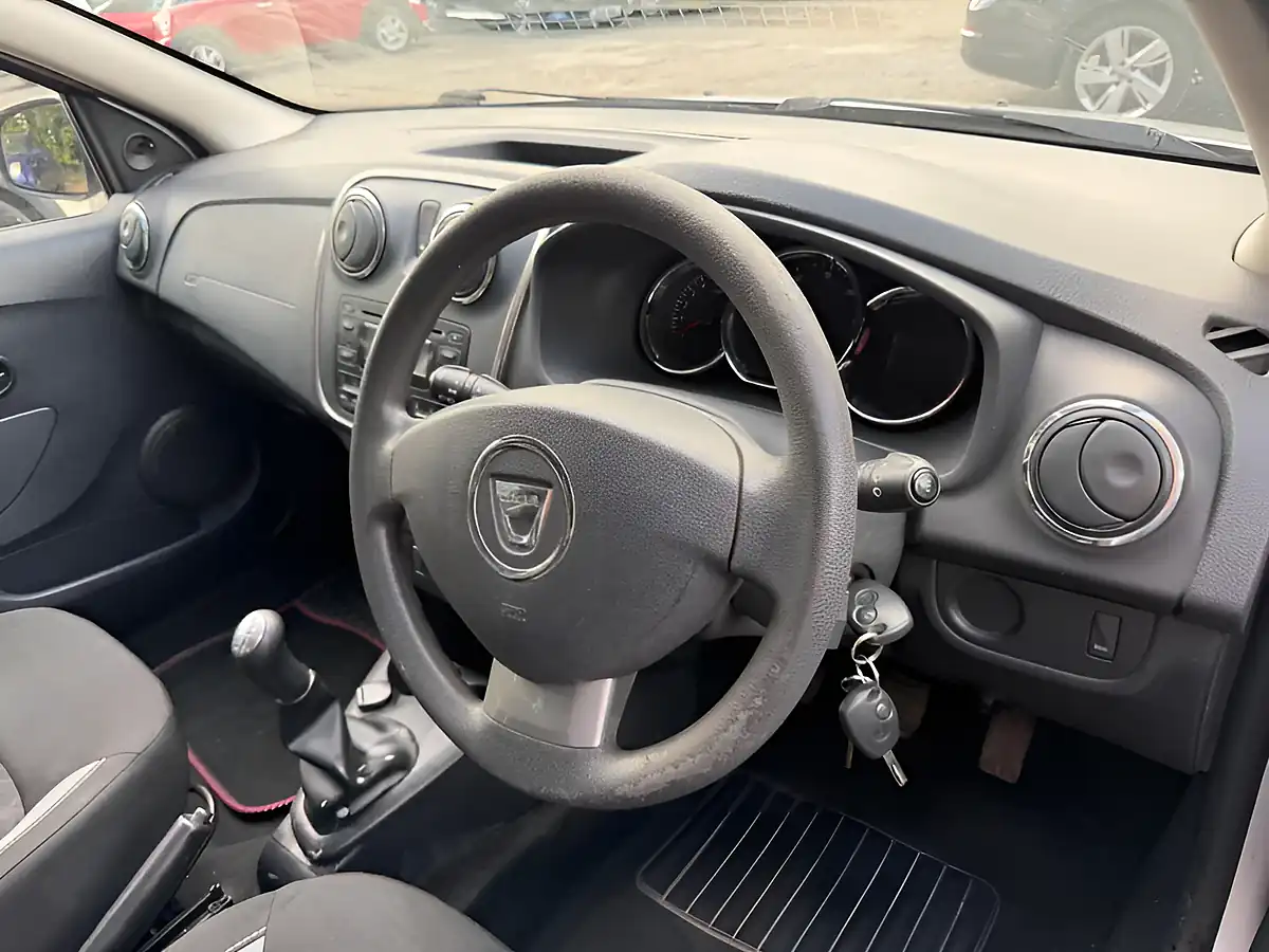 Used 2015 Dacia Sandero Stepway Ambiance Silver - Interior and Exterior details 13