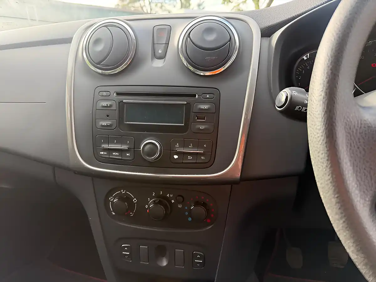 Used 2015 Dacia Sandero Stepway Ambiance Silver - Interior and Exterior details 14