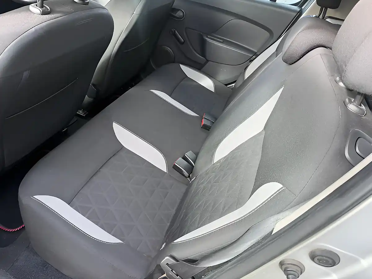 Used 2015 Dacia Sandero Stepway Ambiance Silver - Interior and Exterior details 15