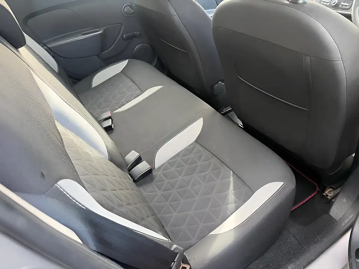 Used 2015 Dacia Sandero Stepway Ambiance Silver - Interior and Exterior details 16