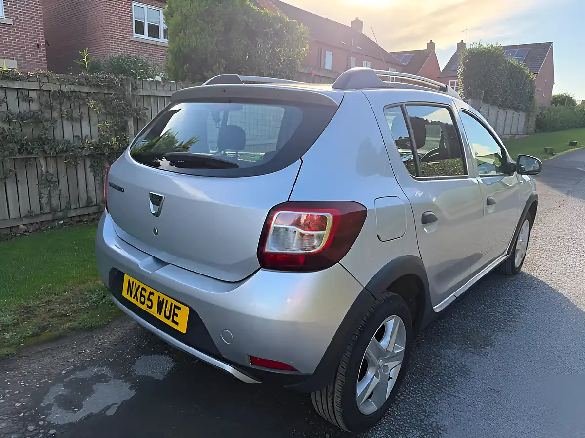 Used 2015 Dacia Sandero Stepway Ambiance Silver - Interior and Exterior details 5