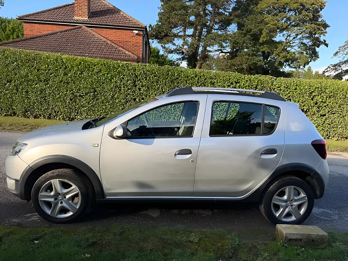 Used 2015 Dacia Sandero Stepway Ambiance Silver - Interior and Exterior details 8