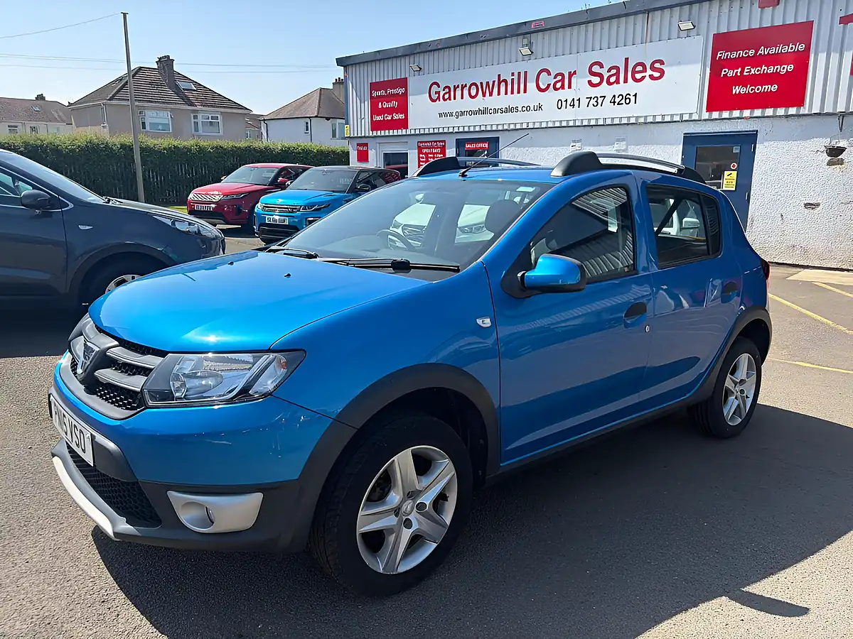 Used 2015 Dacia Sandero Stepway Laureate Blue - Front View
