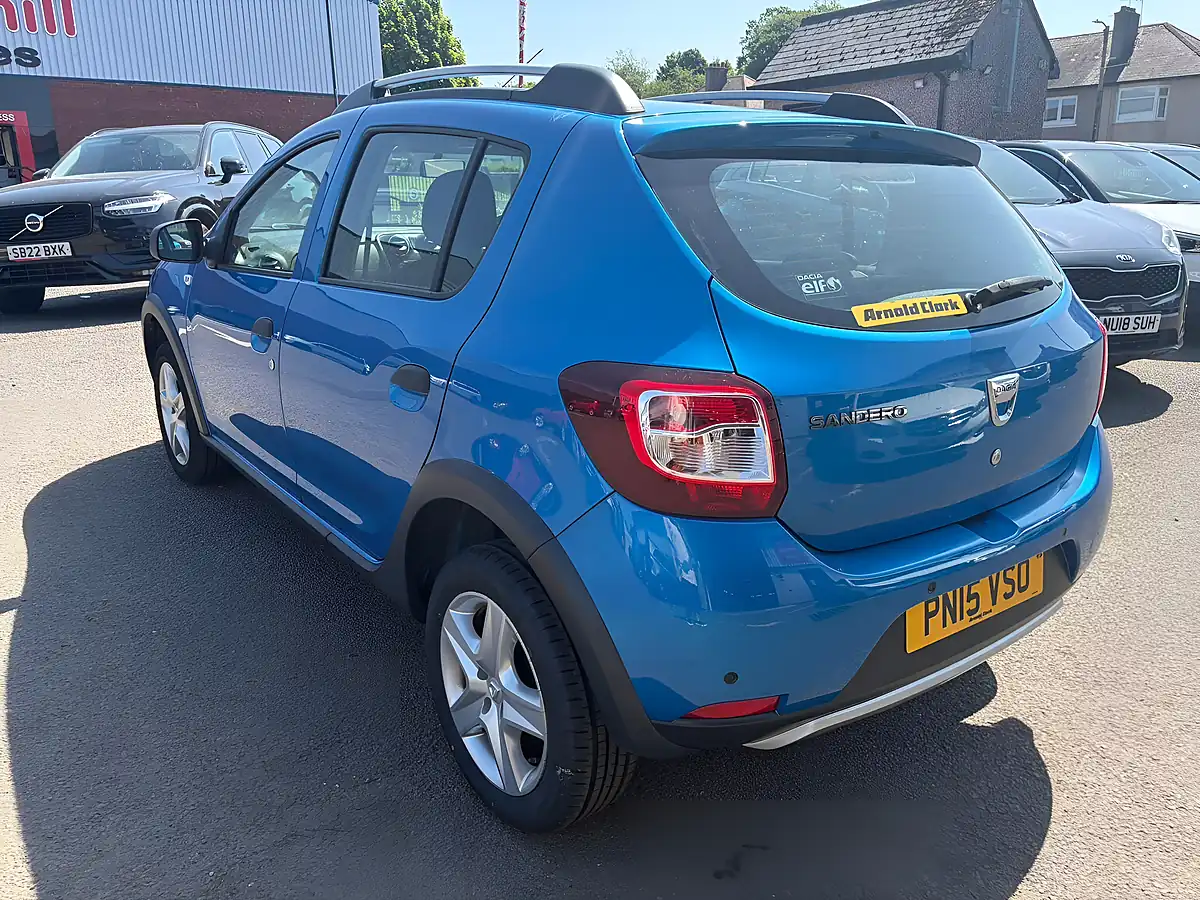 Used 2015 Dacia Sandero Stepway Laureate Blue - Interior and Exterior details 10