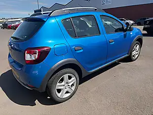 Used 2015 Dacia Sandero Stepway Laureate Blue - Interior and Exterior details 11