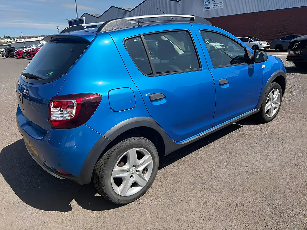 Used 2015 Dacia Sandero Stepway Laureate Blue - Interior and Exterior details 11