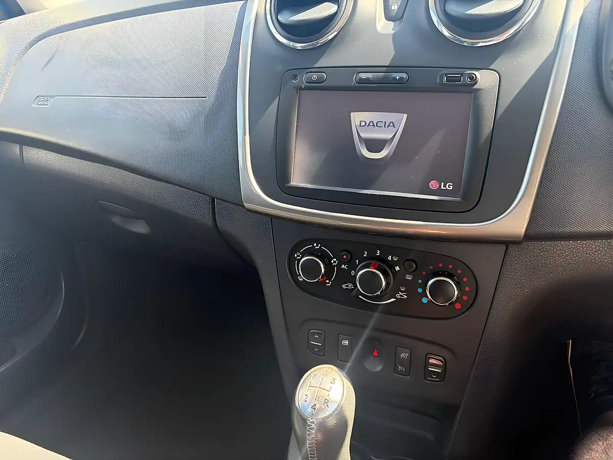 Used 2015 Dacia Sandero Stepway Laureate Blue - Interior and Exterior details 14