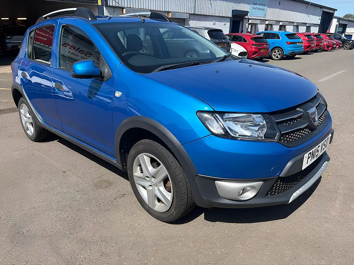 Used 2015 Dacia Sandero Stepway Laureate Blue - Interior and Exterior details 3