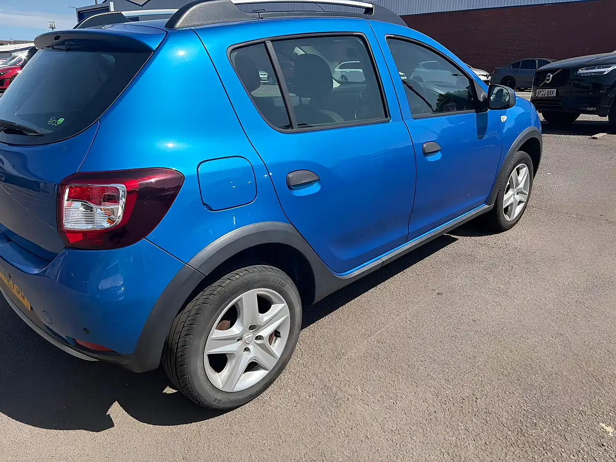 Used 2015 Dacia Sandero Stepway Laureate Blue - Interior and Exterior details 9