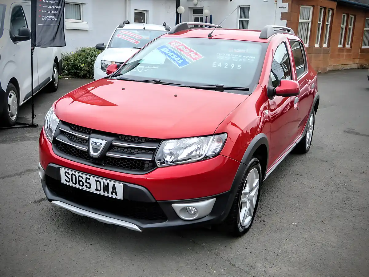 Used 2015 Dacia Sandero Stepway Laureate Metallic Red - Front View