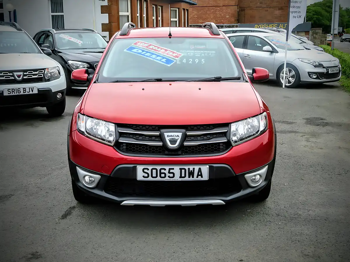 Used 2015 Dacia Sandero Stepway Laureate Metallic Red - Interior and Exterior details 10