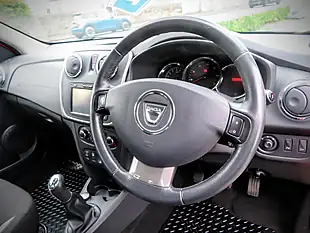 Used 2015 Dacia Sandero Stepway Laureate Metallic Red - Interior and Exterior details 15