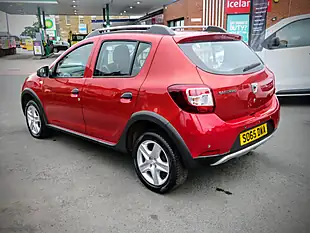 Used 2015 Dacia Sandero Stepway Laureate Metallic Red - Interior and Exterior details 6