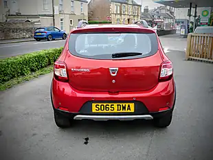 Used 2015 Dacia Sandero Stepway Laureate Metallic Red - Interior and Exterior details 7