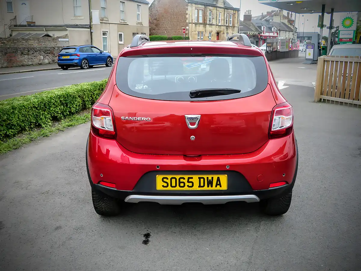 Used 2015 Dacia Sandero Stepway Laureate Metallic Red - Interior and Exterior details 7