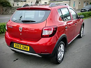 Used 2015 Dacia Sandero Stepway Laureate Metallic Red - Interior and Exterior details 8