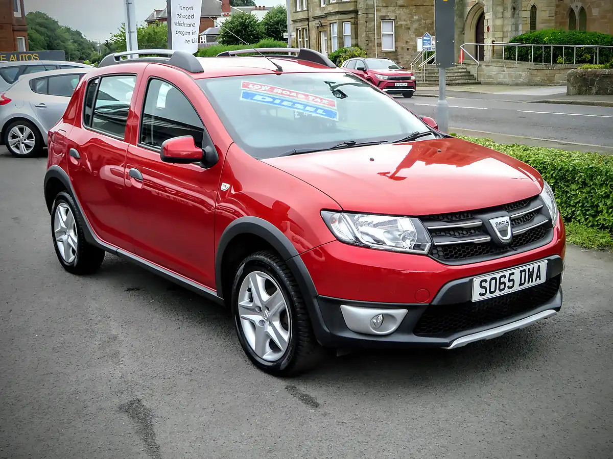 Used 2015 Dacia Sandero Stepway Laureate Metallic Red - Interior and Exterior details 9