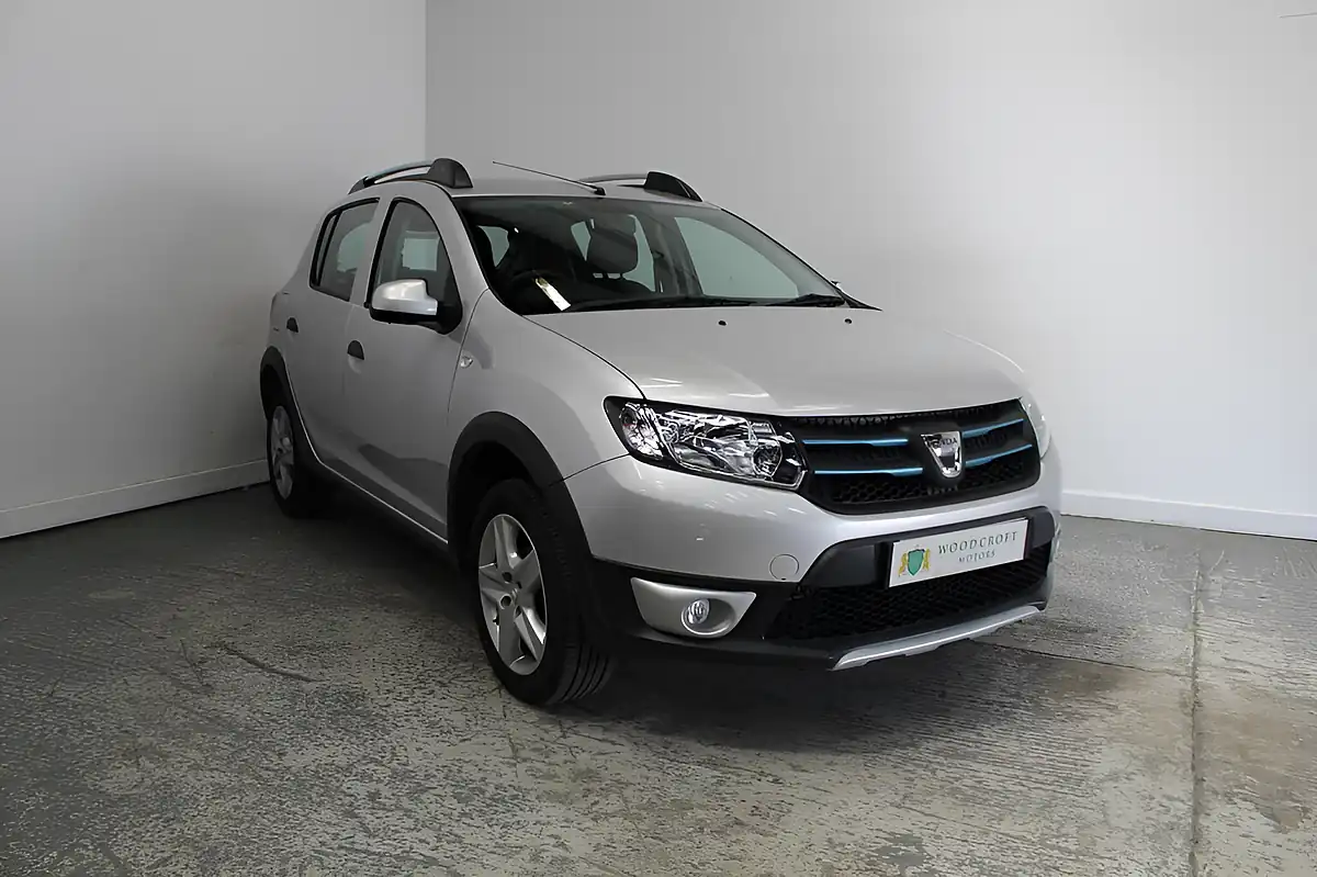 Used 2015 Dacia Sandero Stepway Laureate Silver - Front View