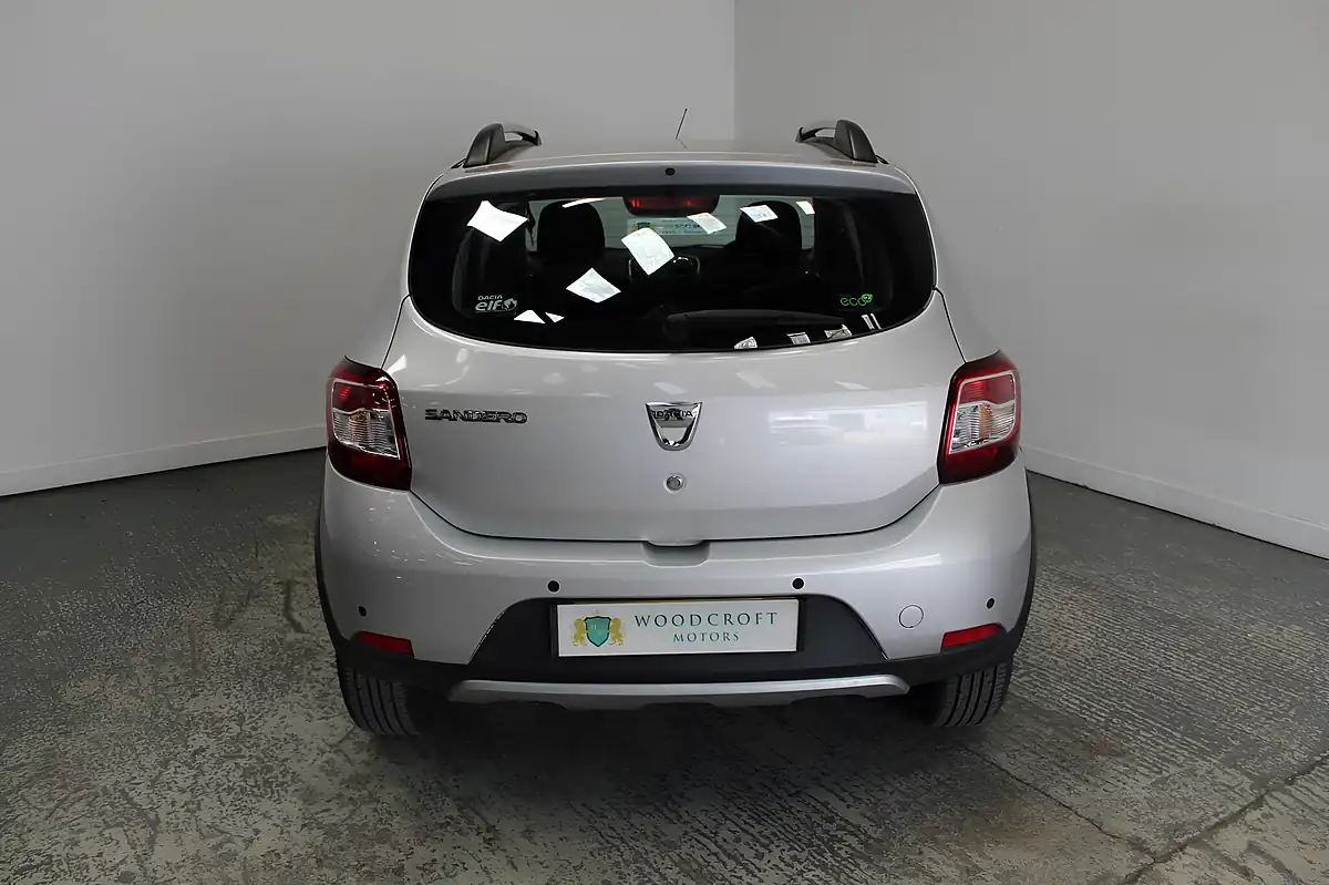 Used 2015 Dacia Sandero Stepway Laureate Silver - Interior and Exterior details 10