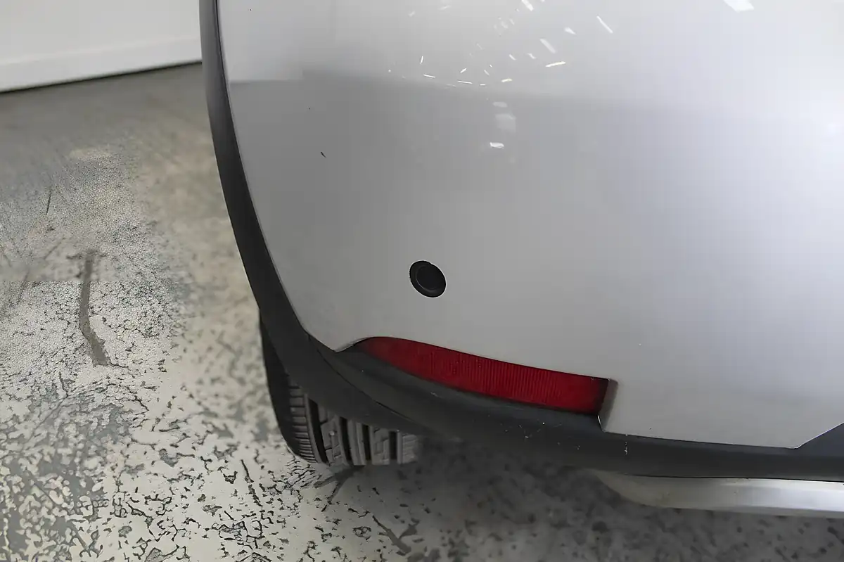 Used 2015 Dacia Sandero Stepway Laureate Silver - Interior and Exterior details 11