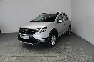 Used 2015 Dacia Sandero Stepway Laureate Silver - Interior and Exterior details 2