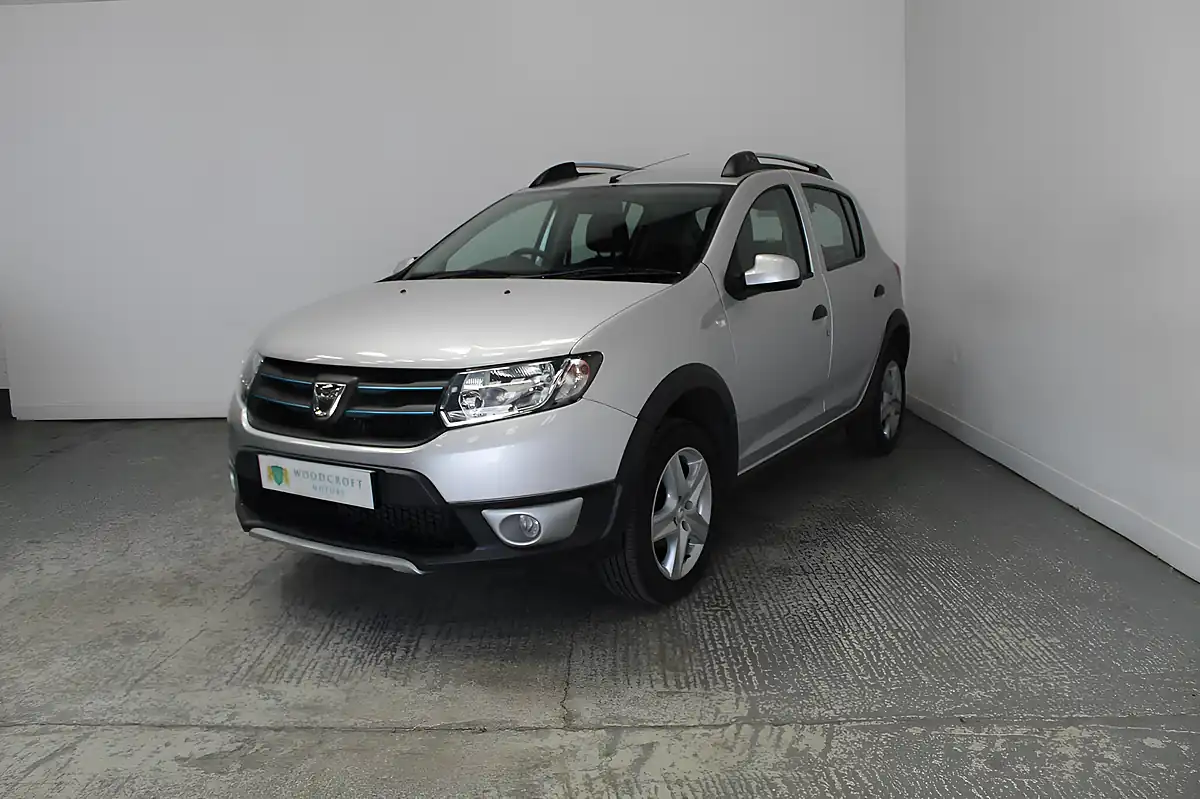 Used 2015 Dacia Sandero Stepway Laureate Silver - Interior and Exterior details 2