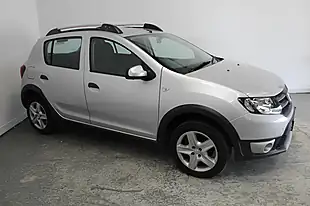 Used 2015 Dacia Sandero Stepway Laureate Silver - Interior and Exterior details 3