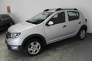 Used 2015 Dacia Sandero Stepway Laureate Silver - Interior and Exterior details 4