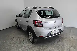Used 2015 Dacia Sandero Stepway Laureate Silver - Interior and Exterior details 5