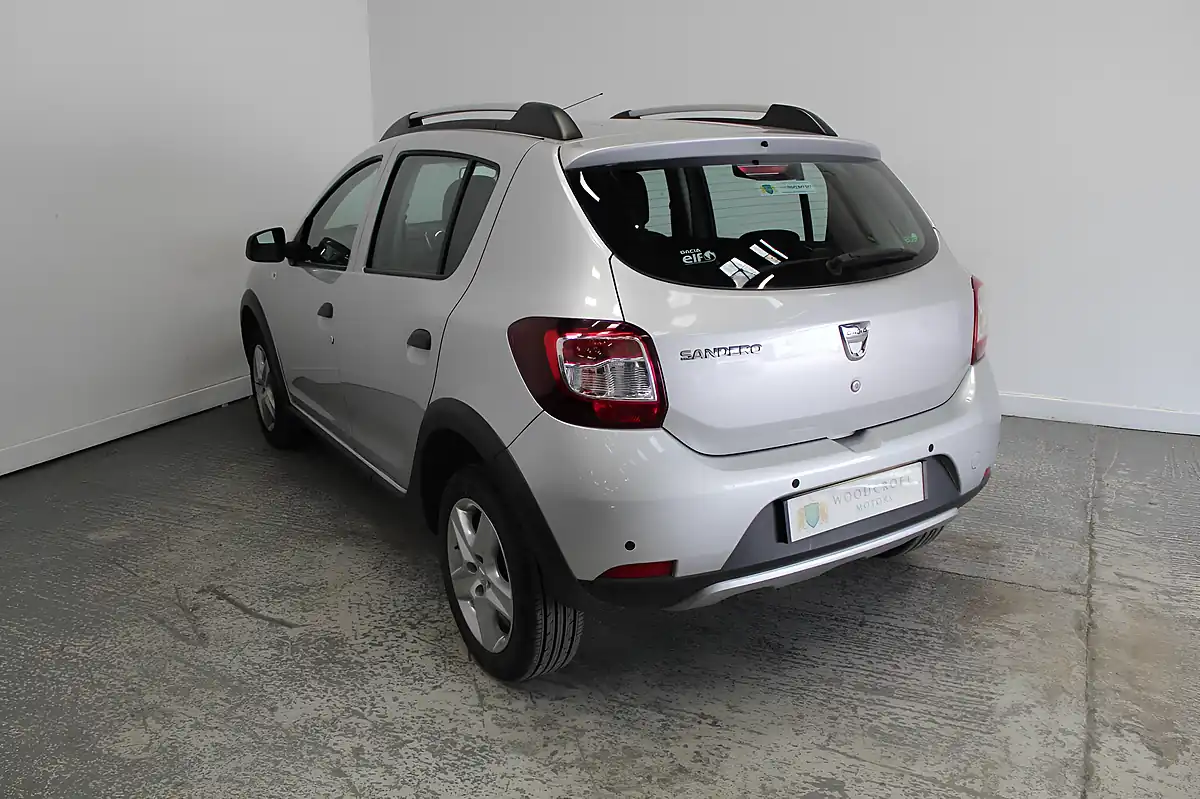 Used 2015 Dacia Sandero Stepway Laureate Silver - Interior and Exterior details 5