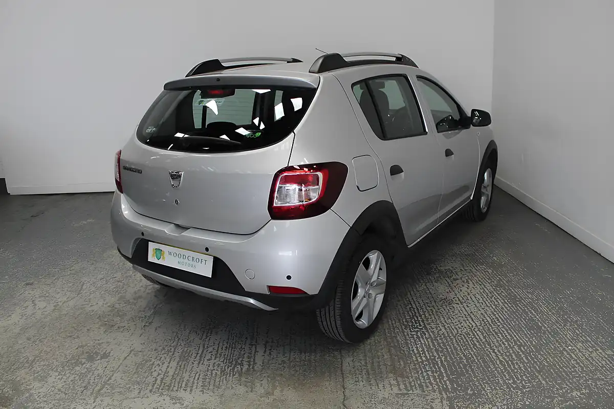 Used 2015 Dacia Sandero Stepway Laureate Silver - Interior and Exterior details 6