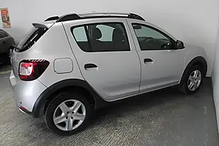 Used 2015 Dacia Sandero Stepway Laureate Silver - Interior and Exterior details 8